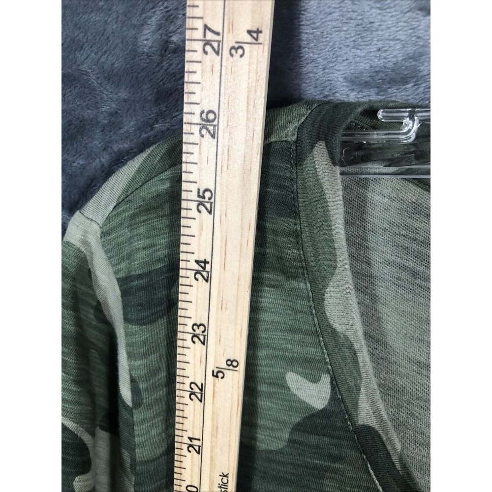 Old Navy Top Women’s  Camouflage T Shirt Casual￼ ￼V neck Short Sleeve Shirt L - Picture 4 of 8